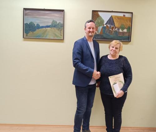 4b7085ee-9930-4742-b24e-b39860e42ff8