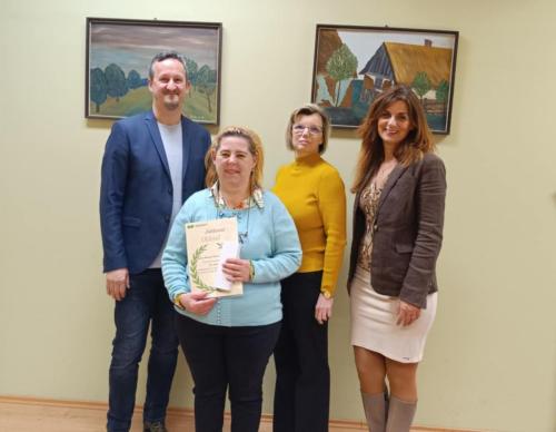 7a6b30b9-9fe4-4974-b81a-2ddbc658552f